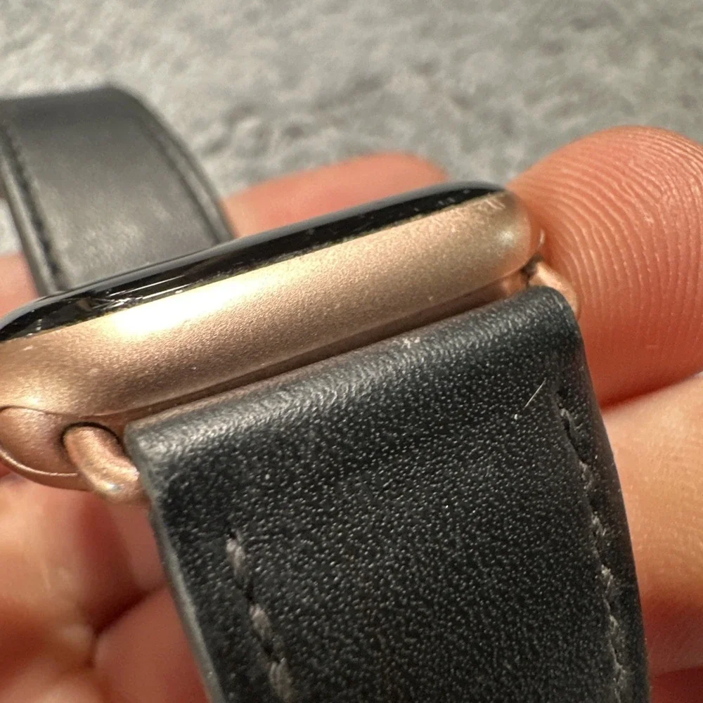 Apple Watch Series 5 40mm Rose Gold Untested For Parts Cracked Corner